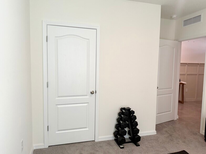 Building Photo - 13 Melogold Dr