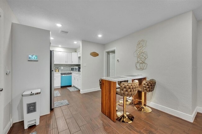 Building Photo - 1221 Elinore Dr