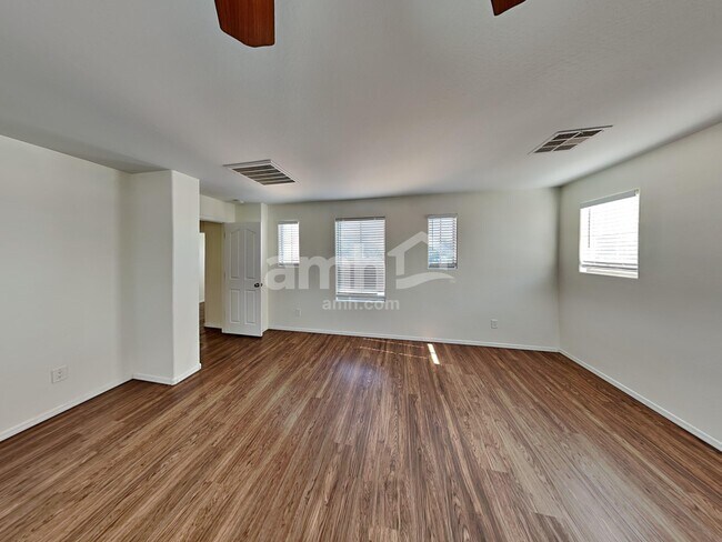 Building Photo - 3282 E Oakland St