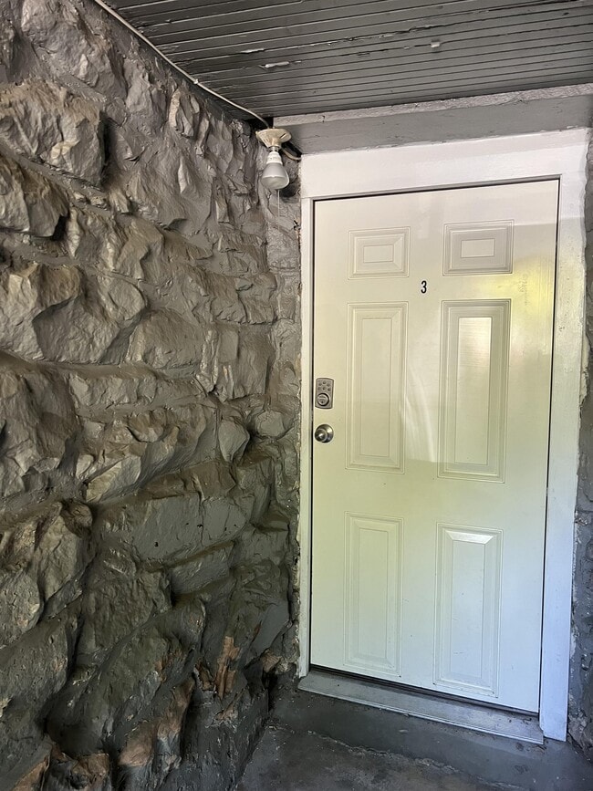 Building Photo - 1110 E 200 S