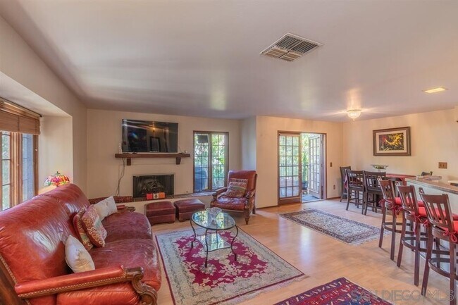 Building Photo - 8642 Villa La Jolla Dr
