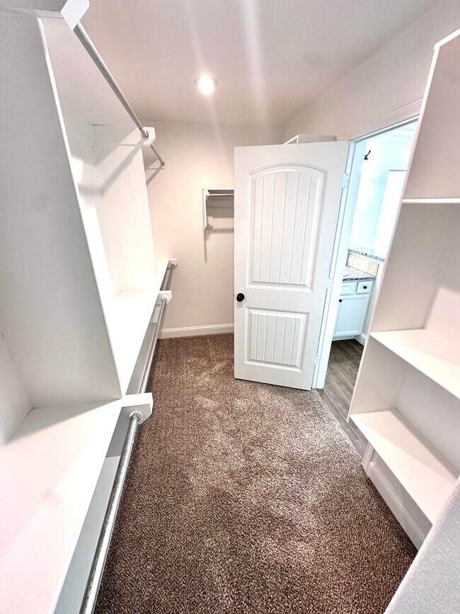 Building Photo - 7526 102nd St