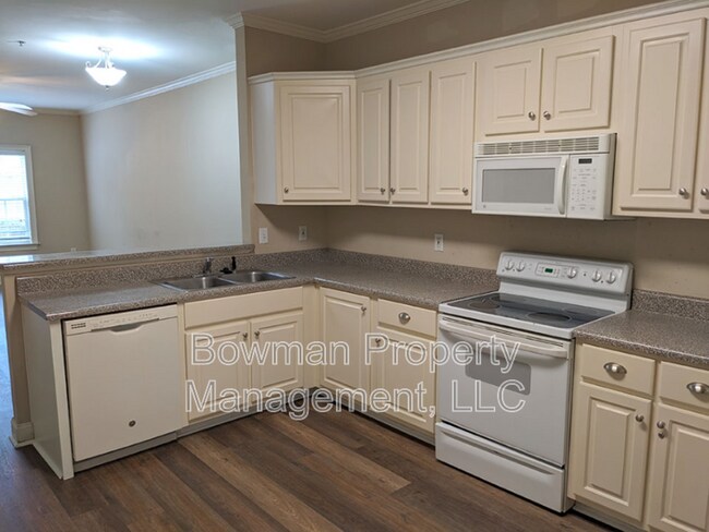 Building Photo - 460 S Barnett Shoals Rd
