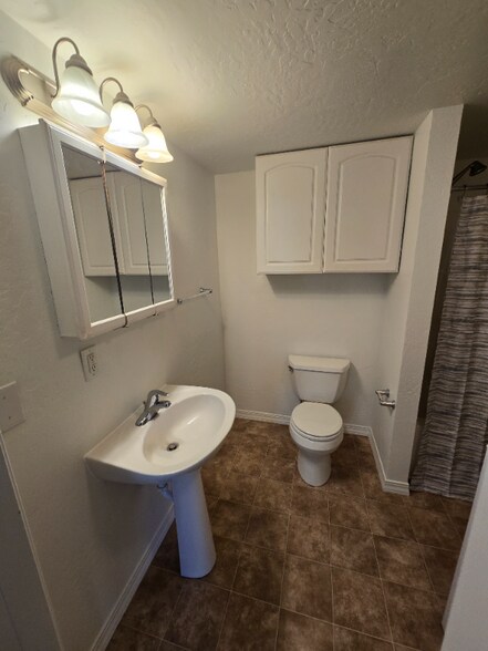 Building Photo - 608 Hillsdale St