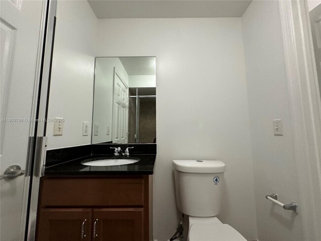 Building Photo - 1045 NE 10th Ave