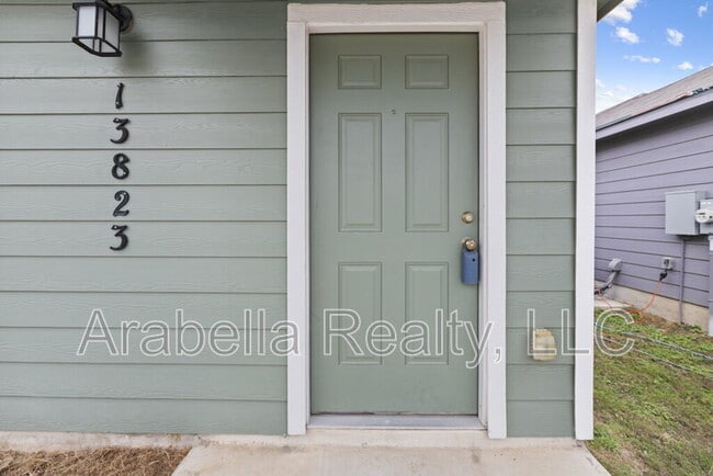 Building Photo - 13823 Ostrich Run