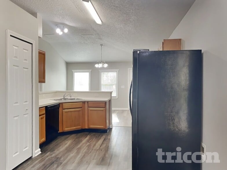 Building Photo - 9 Riddle Pl