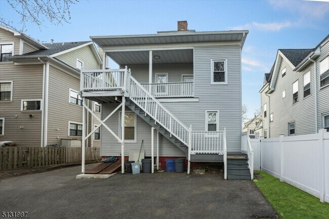 Building Photo - 55 Greenwood Ave