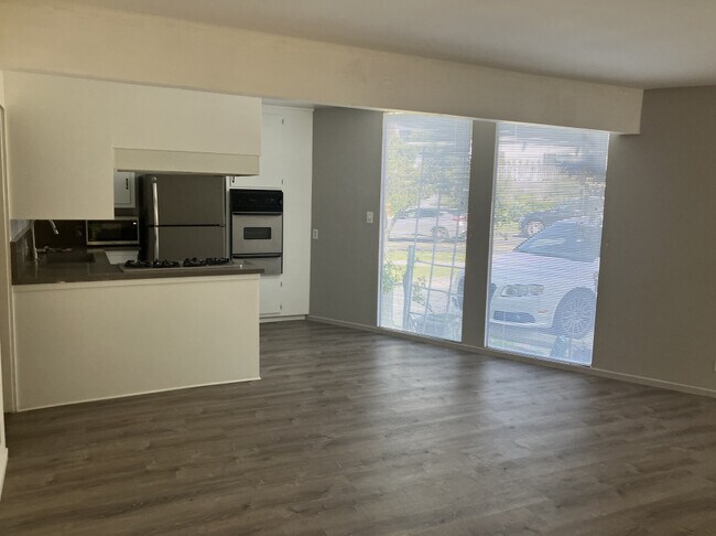 Building Photo - 1015 Prospect Ave