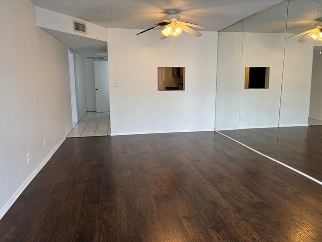 Building Photo - 8051 S Colony Cir