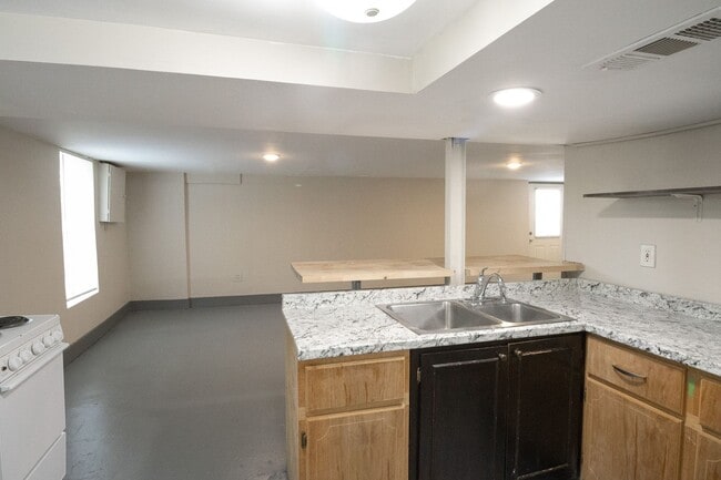 Building Photo - 1804 Sunrise Dr