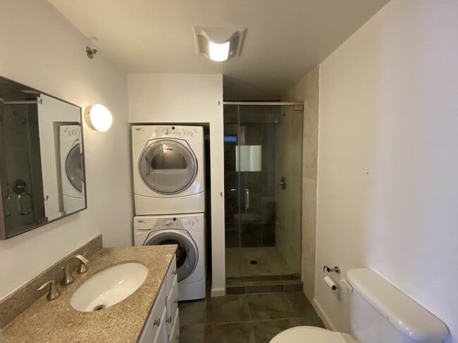 Building Photo - 1 S Astor St