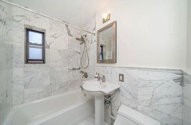 Building Photo - 25-10 31st Ave