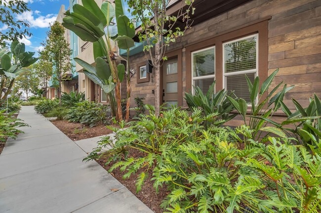 Building Photo - 945 E Mason Ln