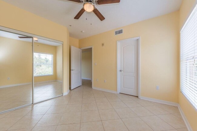 Building Photo - 5080 Fairways Cir