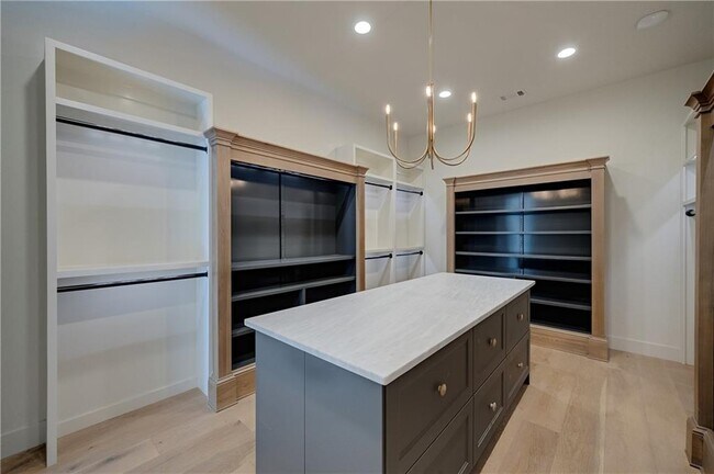 Building Photo - 3570 Knollwood Dr NW