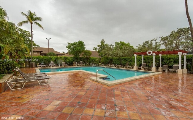 Building Photo - 10405 N Kendall Dr