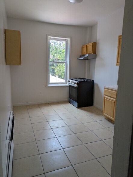 Kitchen does not include refrigerator - 231 Bayview Ave