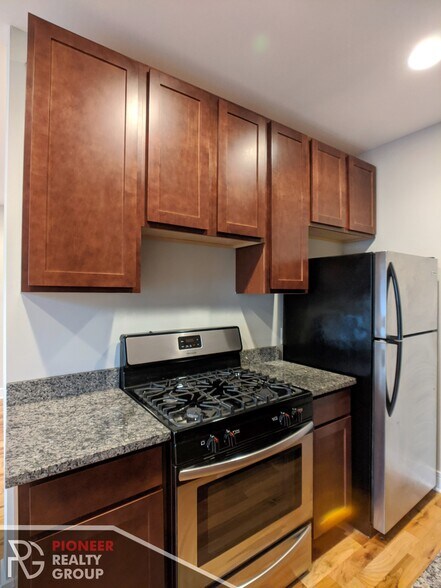 Building Photo - 4616 N Paulina St