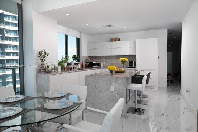 Building Photo - 1300 S Miami Ave