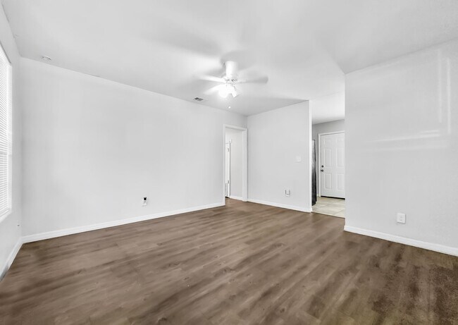 Building Photo - Beautiful Renovated Single Family |  3 BR/1BA | 1-Car Covered Parking | Gated backyard