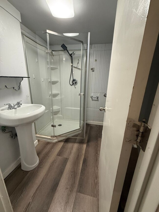 Building Photo - 100 Olive St