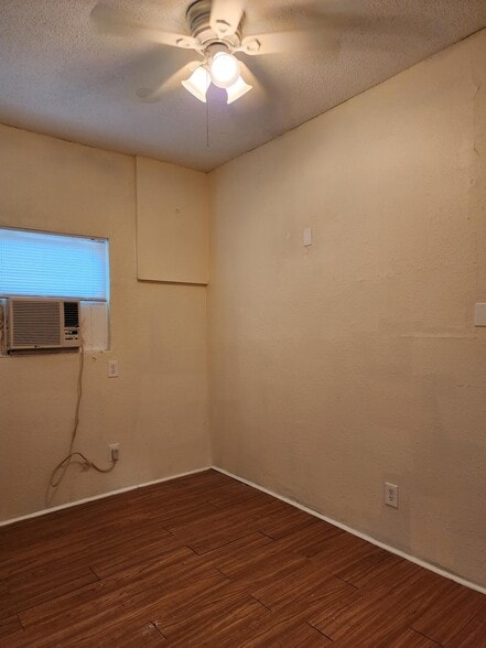 Building Photo - 112 W North Loop Blvd