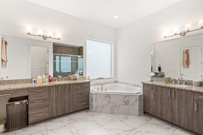 Building Photo - Mount Columbia Terrace, Delray Beach, FL 33446 - 4 BR 3.5 BA single-family home