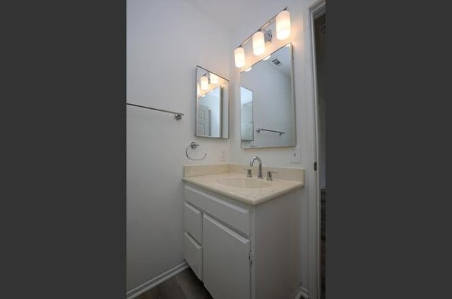 Building Photo - 6054 Ashley Pl