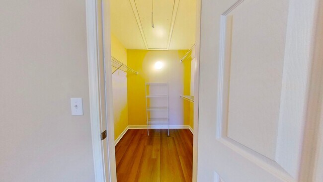 Building Photo - 2 Bed/ 2 Bath Townhouse