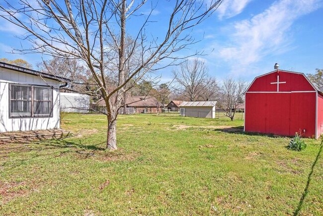 Building Photo - Available Now! Newly Remodeled 4 Bed 3 Bat...