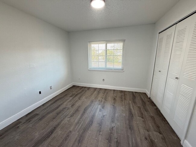 Building Photo - 2/1.5 Winter Springs Townhome with screened patio