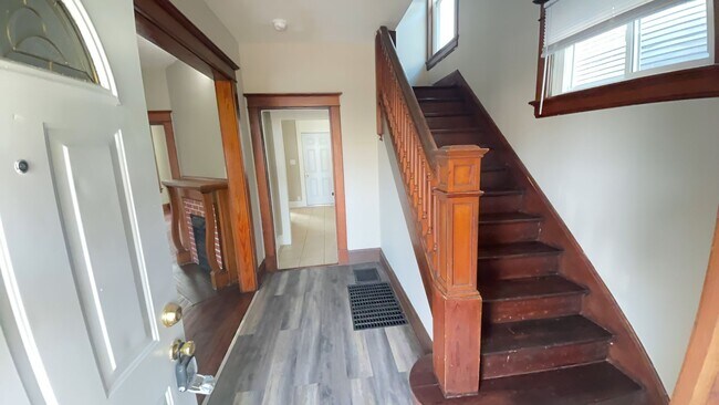 Building Photo - 669 Franklin St