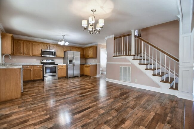 Building Photo - Pet Friendly Three Bedroom with Bonus!