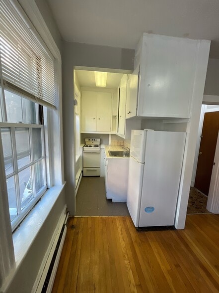 Building Photo - 41 Anderson St