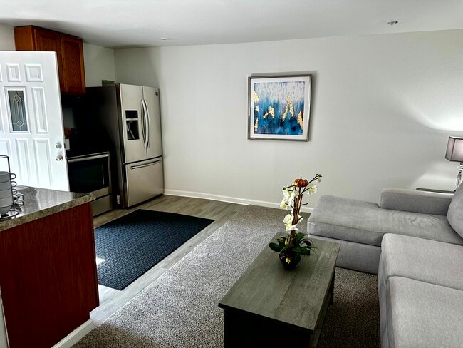 Building Photo - 1354 N Main St