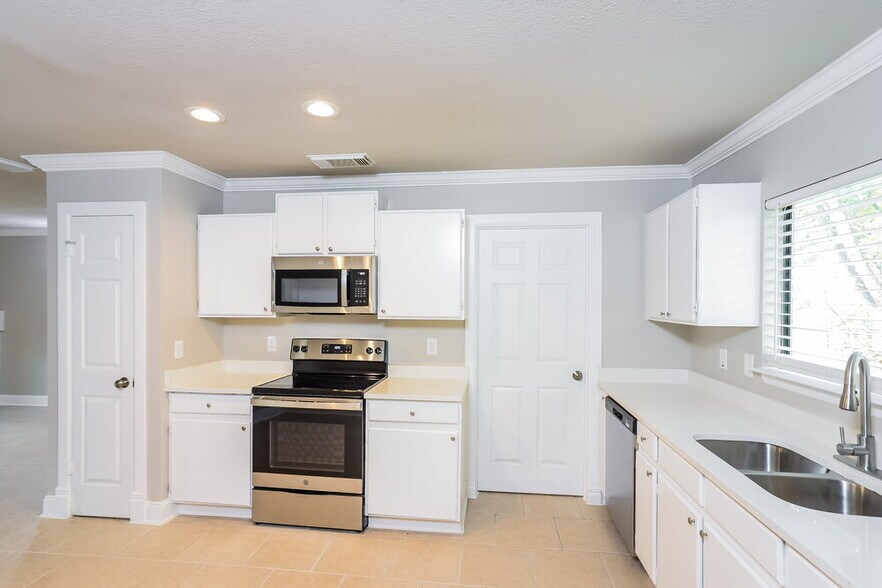 Building Photo - 9330 Arden Bend