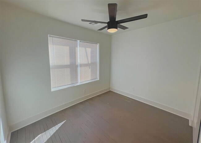 Building Photo - 2542 NW 21st St