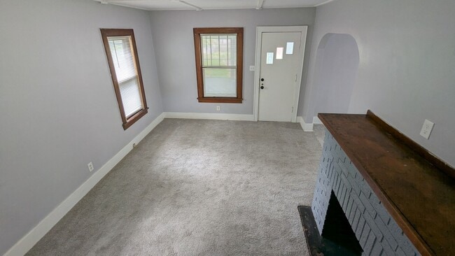 Building Photo - Charming 3-bedroom, 1-bathroom home locate...