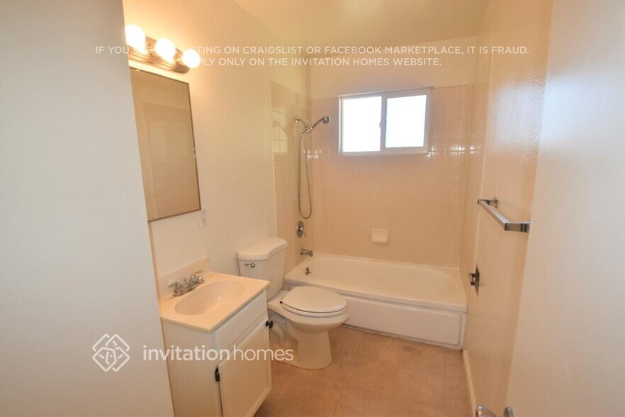 Building Photo - 452 Ladera Dr