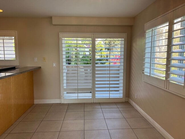 Building Photo - Amazing 3 story free standing contemporary house with terrific ocean views in Playa Del Rey