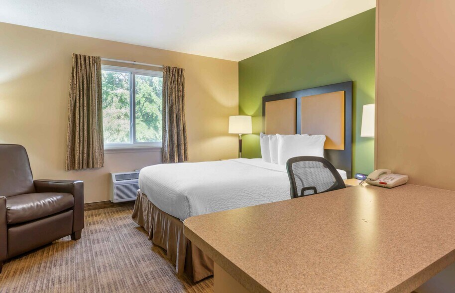Building Photo - Furnished Studio-Greensboro - Airport