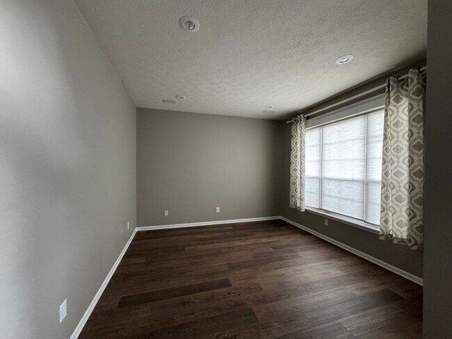 Building Photo - 13373 Grosbeak Ct