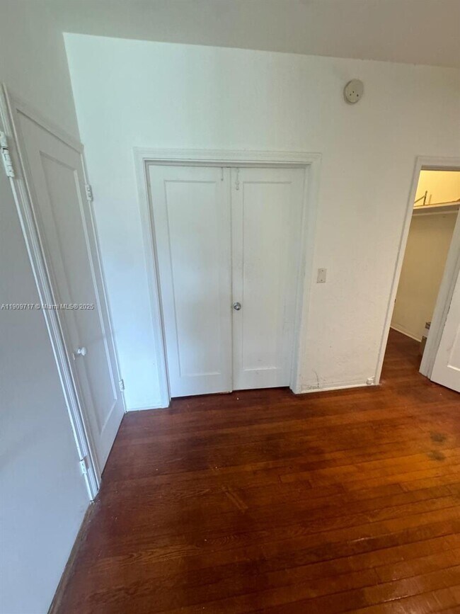 Building Photo - 315 W 28th St