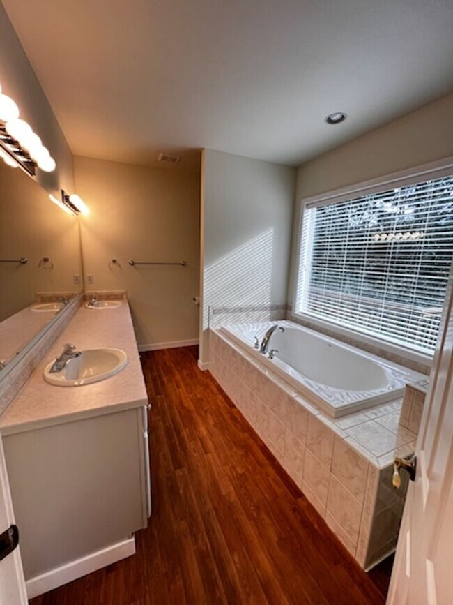 Building Photo - Elegant home in UP with primary bedroom suite on main level