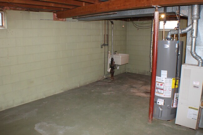 Building Photo - 2651 Western Ave