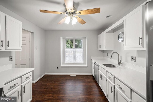 Building Photo - 73 Crickhollow Ct