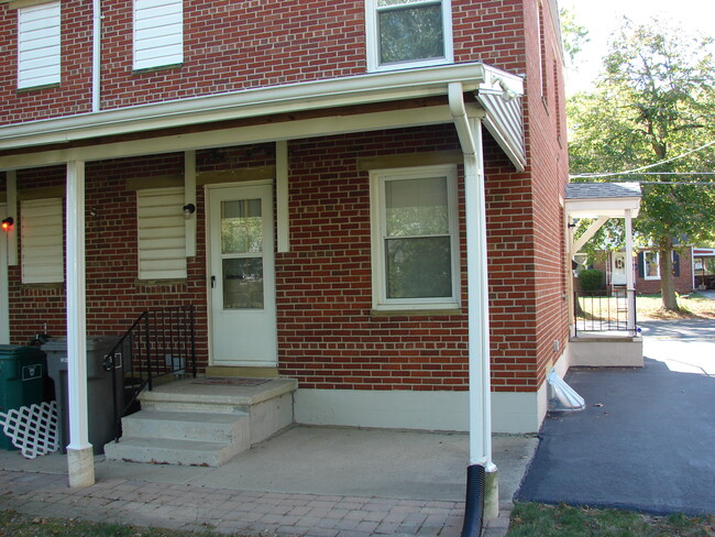 Rear entrance - 2304 Lakewood Ave