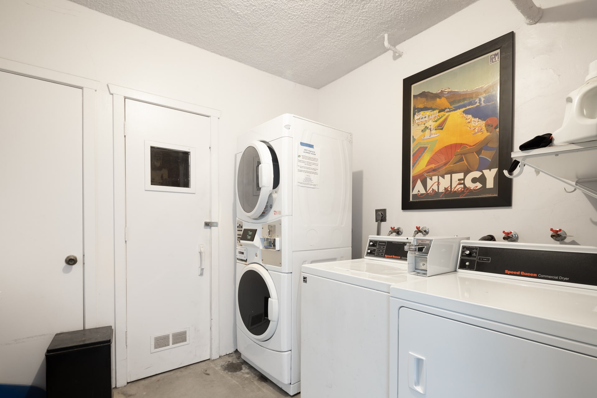 Common Laundry Room - 2807 Highland Ave