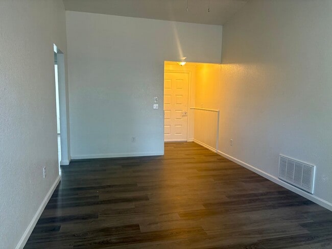 Building Photo - Three bedroom home in East Norman